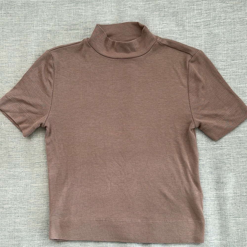 Aritizia mock neck tee, tan color, size XXS